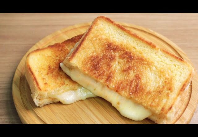 cheese sandwich on toast