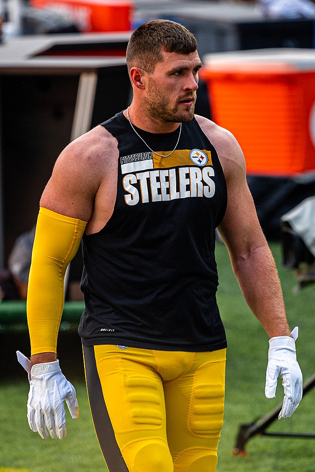 What pro football players eat in a day: tj watt