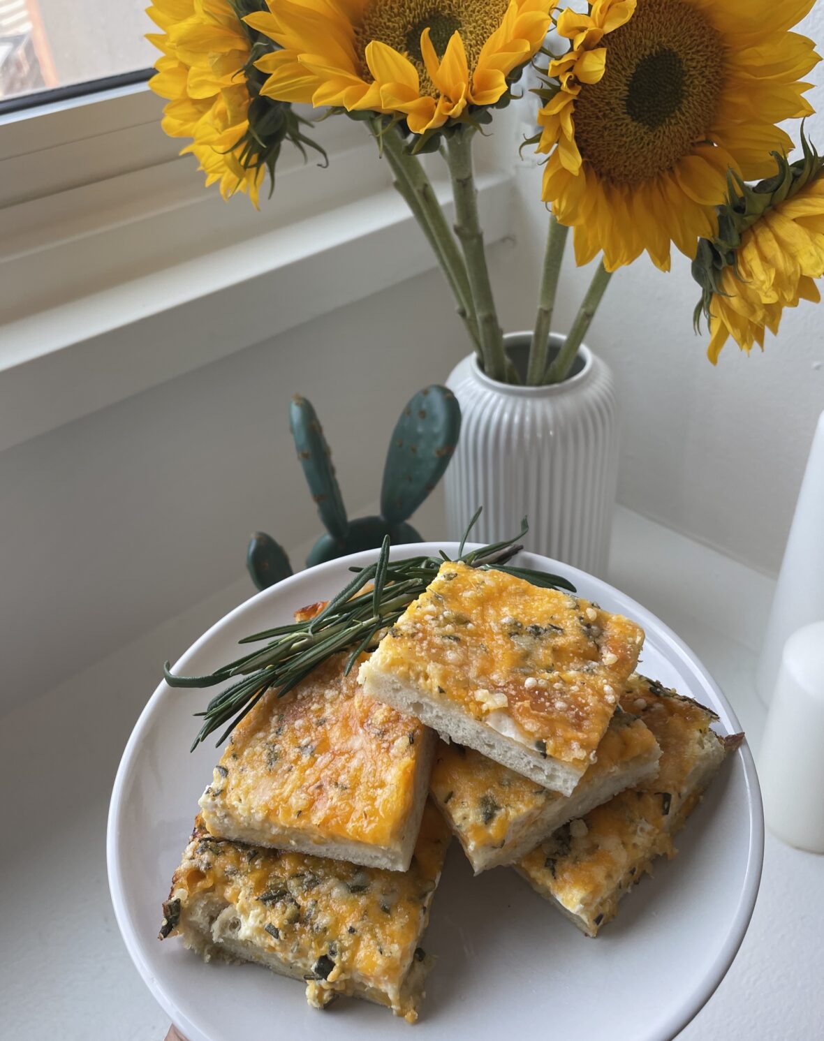 Savory Cheese and Rosemary Bars - Student Recipes