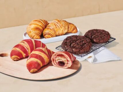 Starbucks Adds Fresh-Baked Food Starbucks