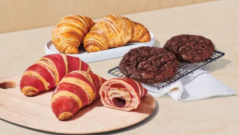 Starbucks Adds Fresh-Baked Food Starbucks