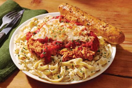 applebee's chicken parmesan fettuccine pasta / applebee's new menu item